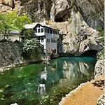 Apartment Zara Apartment- Near The Old Town ,cool And Shaded ,3 Acs , Free Parking & Peaceful Mostar