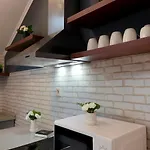 Zara Apartment- Near The Old Town ,cool And Shaded ,3 Acs , Free Parking & Peaceful Apartment *