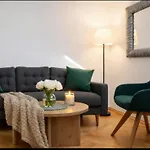 Zara Apartment- Near The Old Town ,cool And Shaded ,3 Acs , Free Parking & Peaceful Apartment *