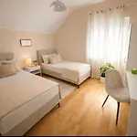 Zara Apartment- Near The Old Town ,cool And Shaded ,3 Acs , Free Parking & Peaceful * Mostar