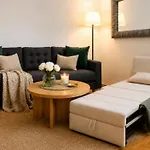 Zara Apartment- Near The Old Town ,cool And Shaded ,3 Acs , Free Parking & Peaceful Mostar