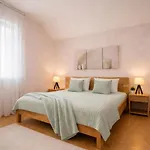 Zara Apartment- Near The Old Town ,cool And Shaded ,3 Acs , Free Parking & Peaceful Apartment *
