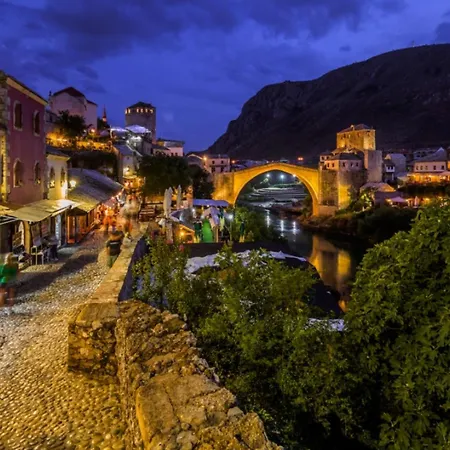 Zara Apartment- Near The Old Town ,cool And Shaded ,3 Acs , Free Parking & Peaceful Apartment Mostar