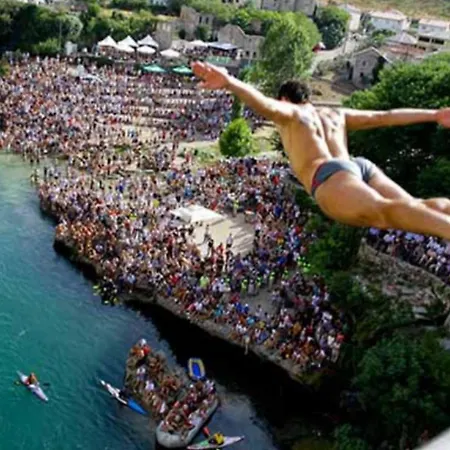 Zara Apartment- Near The Old Town ,warm,3 Acs , Free Parking & Peaceful アパート