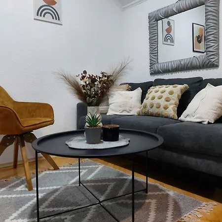 Zara Apartment- Near The Old Town ,cool And Shaded ,3 Acs , Free Parking & Peaceful