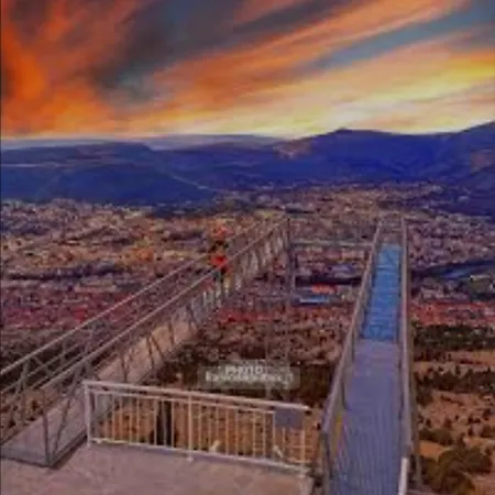 Zara Apartment- Near The Old Town ,warm,3 Acs , Free Parking & Peaceful *