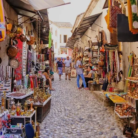 アパート Zara Apartment- Near The Old Town ,warm,3 Acs , Free Parking & Peaceful *