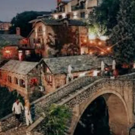 Lägenhet Zara Apartment- Near The Old Town ,cool And Shaded ,3 Acs , Free Parking & Peaceful Mostar