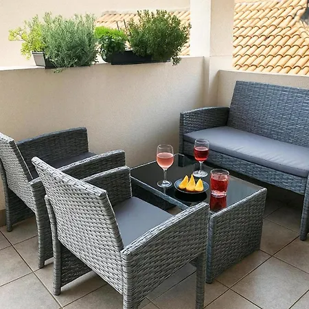 アパート Zara Apartment- Near The Old Town ,warm,3 Acs , Free Parking & Peaceful