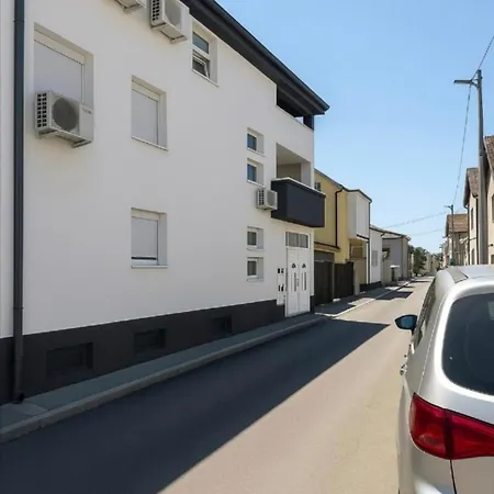 Zara Apartment- Near The Old Town ,cool And Shaded ,3 Acs , Free Parking & Peaceful Apartment *