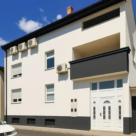 Zara Apartment- Near The Old Town ,cool And Shaded ,3 Acs , Free Parking & Peaceful Μόσταρ