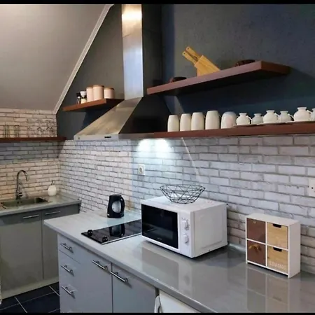 Zara Apartment- Near The Old Town ,cool And Shaded ,3 Acs , Free Parking & Peaceful Mostar