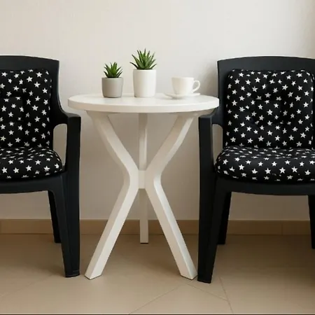 Zara Apartment- Near The Old Town ,cool And Shaded ,3 Acs , Free Parking & Peaceful