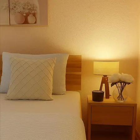 Zara Apartment- Near The Old Town ,warm,3 Acs , Free Parking & Peaceful アパート *