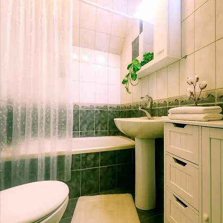 アパート Zara Apartment- Near The Old Town ,warm,3 Acs , Free Parking & Peaceful