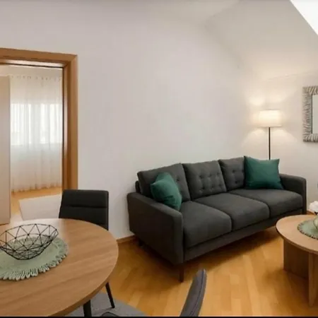 Zara Apartment- Near The Old Town ,warm,3 Acs , Free Parking & Peaceful