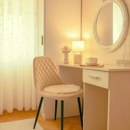 Zara Apartment- Near The Old Town ,warm,3 Acs , Free Parking & Peaceful * מוסטר