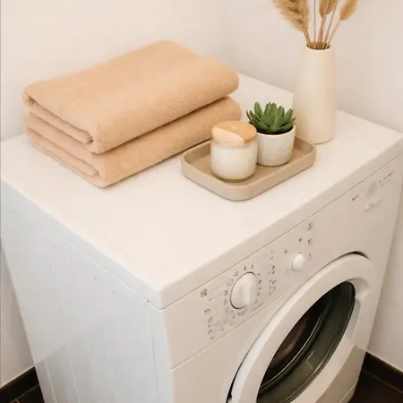 Zara Apartment- Near The Old Town ,warm,3 Acs , Free Parking & Peaceful アパート *