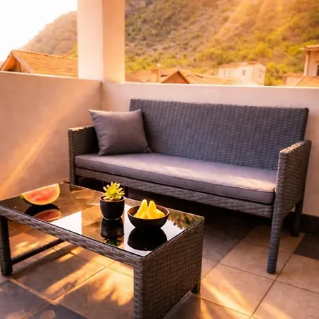 Zara Apartment- Near The Old Town ,cool And Shaded ,3 Acs , Free Parking & Peaceful *