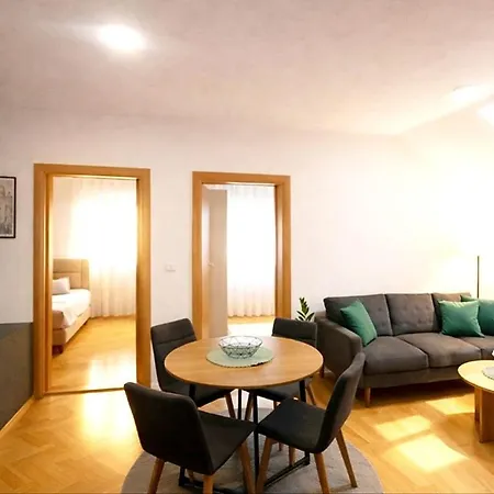 Zara Apartment- Near The Old Town ,cool And Shaded ,3 Acs , Free Parking & Peaceful Mostar