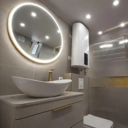 Zara Apartment- Near The Old Town ,cool And Shaded ,3 Acs , Free Parking & Peaceful Διαμέρισμα *