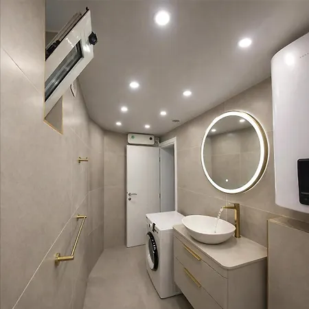 Διαμέρισμα Zara Apartment- Near The Old Town ,cool And Shaded ,3 Acs , Free Parking & Peaceful *