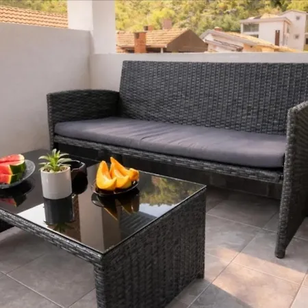 Lägenhet Zara Apartment- Near The Old Town ,cool And Shaded ,3 Acs , Free Parking & Peaceful