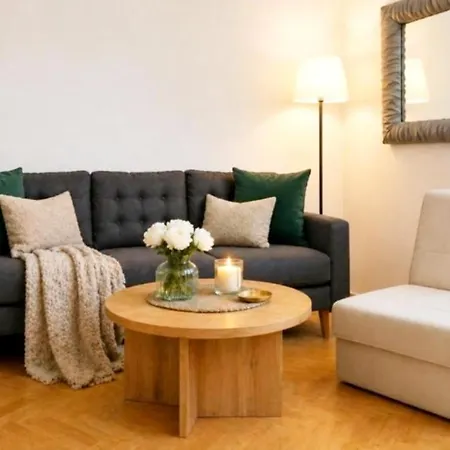 Zara Apartment- Near The Old Town ,cool And Shaded ,3 Acs , Free Parking & Peaceful *