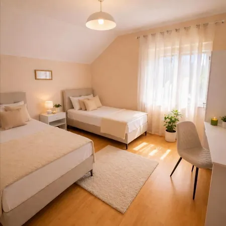 Zara Apartment- Near The Old Town ,cool And Shaded ,3 Acs , Free Parking & Peaceful *