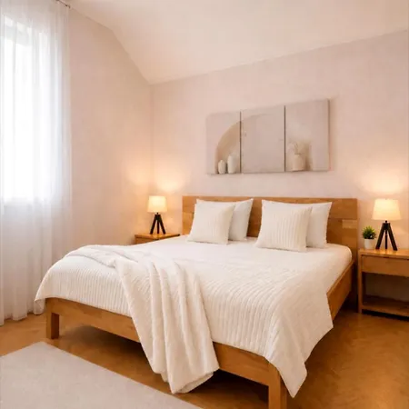 Διαμέρισμα Zara Apartment- Near The Old Town ,cool And Shaded ,3 Acs , Free Parking & Peaceful *