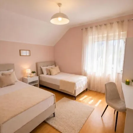Zara Apartment- Near The Old Town ,cool And Shaded ,3 Acs , Free Parking & Peaceful * Μόσταρ