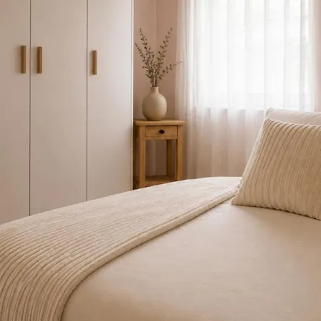Διαμέρισμα Zara Apartment- Near The Old Town ,cool And Shaded ,3 Acs , Free Parking & Peaceful *