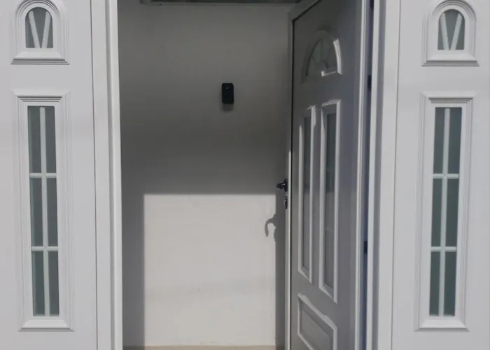 Lägenhet Zara Apartment- Near The Old Town ,cool And Shaded ,3 Acs , Free Parking & Peaceful Mostar