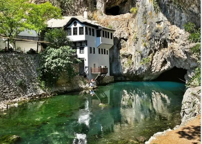 Lägenhet Zara Apartment- Near The Old Town ,cool And Shaded ,3 Acs , Free Parking & Peaceful Mostar