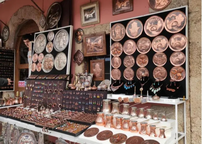 Lägenhet Zara Apartment- Near The Old Town ,cool And Shaded ,3 Acs , Free Parking & Peaceful Mostar