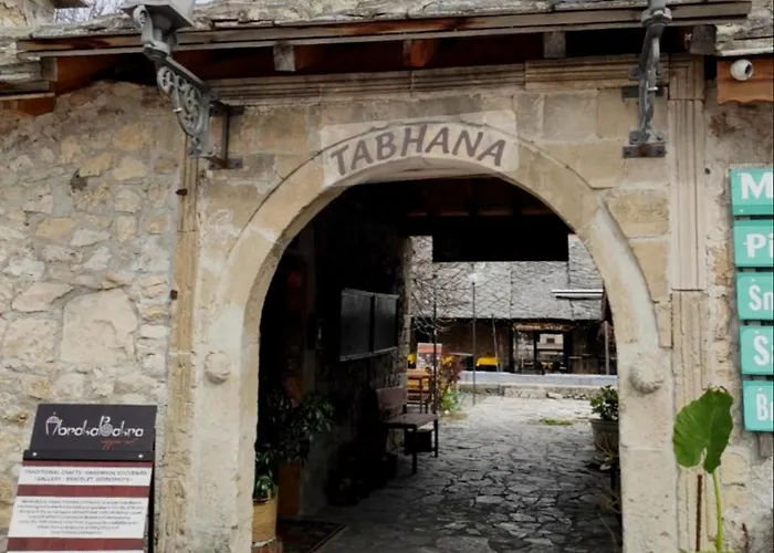 Zara Apartment- Near The Old Town ,cool And Shaded ,3 Acs , Free Parking & Peaceful Lägenhet