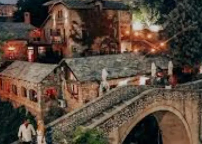 Lägenhet Zara Apartment- Near The Old Town ,cool And Shaded ,3 Acs , Free Parking & Peaceful Mostar