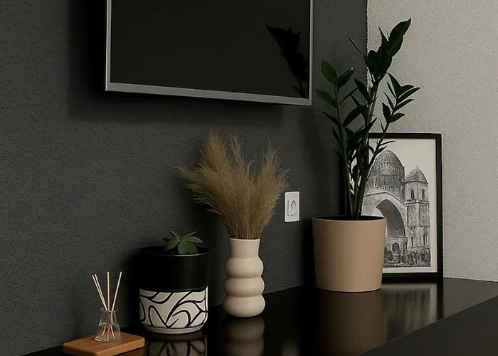 Zara Apartment- Near The Old Town ,cool And Shaded ,3 Acs , Free Parking & Peaceful