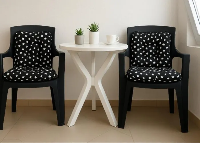 Zara Apartment- Near The Old Town ,cool And Shaded ,3 Acs , Free Parking & Peaceful