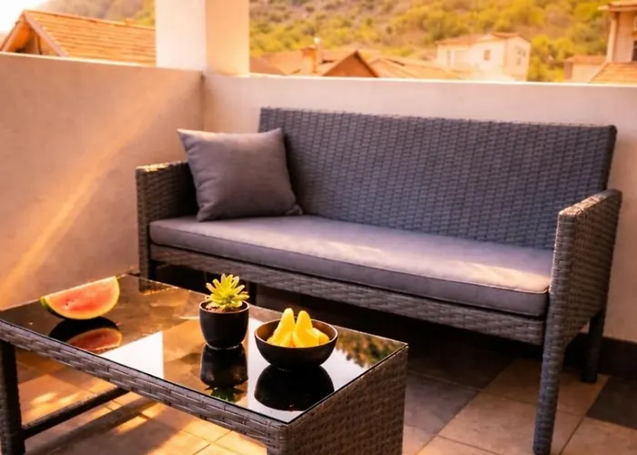 Zara Apartment- Near The Old Town ,cool And Shaded ,3 Acs , Free Parking & Peaceful *