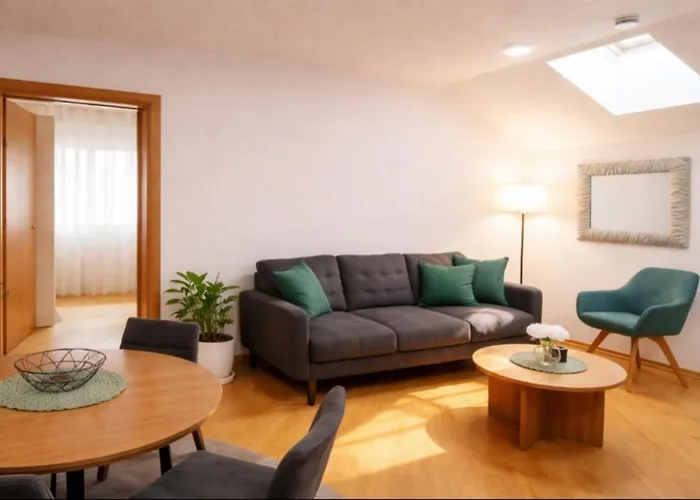 Zara Apartment- Near The Old Town ,cool And Shaded ,3 Acs , Free Parking & Peaceful *