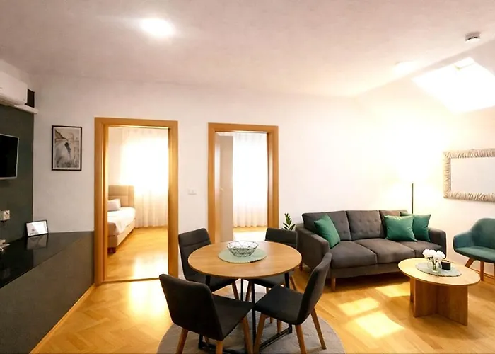 Zara Apartment- Near The Old Town ,cool And Shaded ,3 Acs , Free Parking & Peaceful Mostar