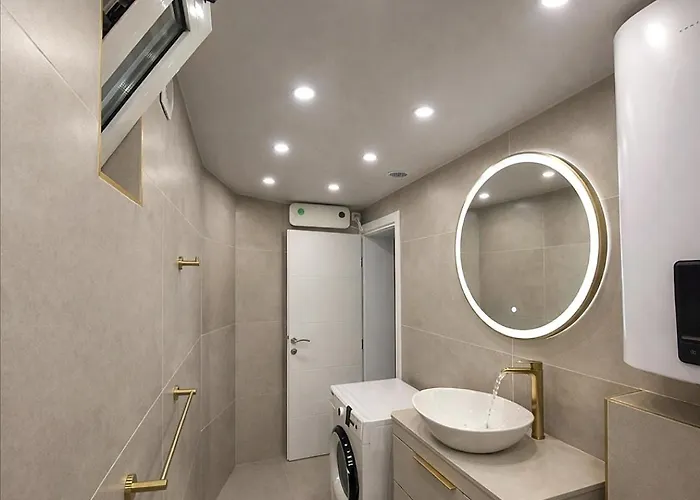 Lägenhet Zara Apartment- Near The Old Town ,cool And Shaded ,3 Acs , Free Parking & Peaceful *